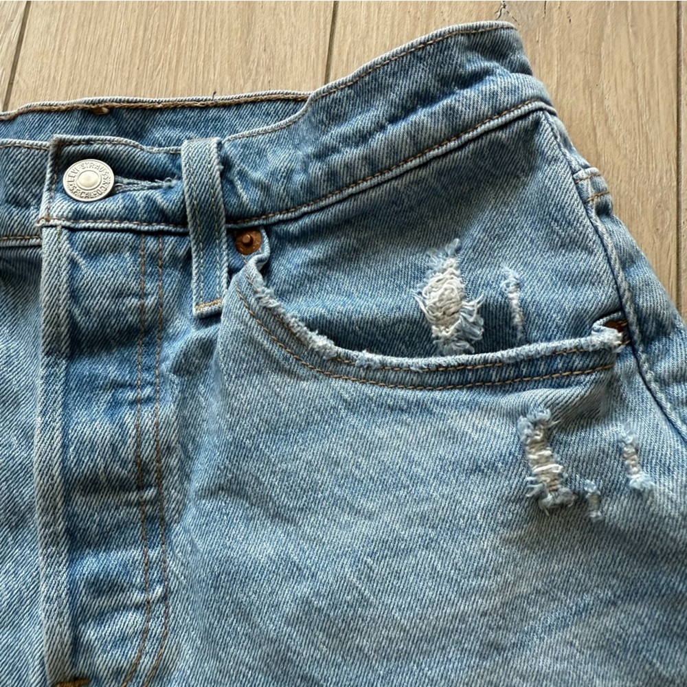 Levi's 501 High Rise 6” Jean Shorts Women’s Size 26 - Picture 8 of 14